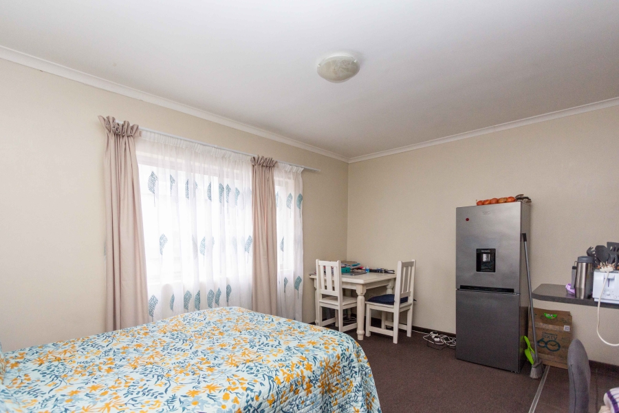 1 Bedroom Property for Sale in Summerstrand Eastern Cape